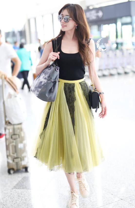 林志玲太时尚了, 竟用蕾丝搭配黄色雪纺裙, 既俏皮又性感!