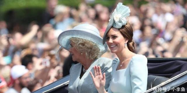 凯特王妃休假归来，穿复古连衣裙力压梅根！谁是皇室台柱一眼便知