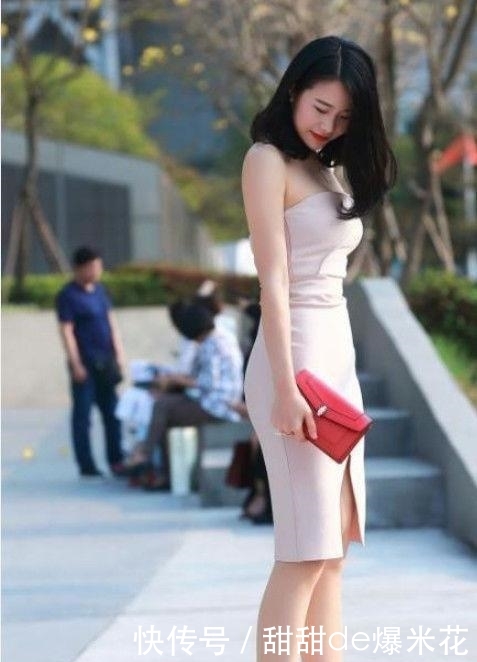 『 美女』让你驻足观望，时尚美女街拍：温婉可人的美女