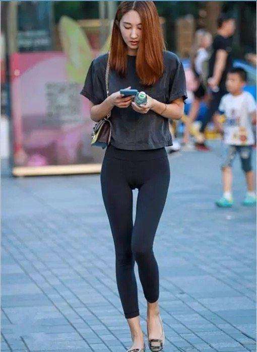 街拍: 偶遇紧身裙和紧身裤的小姐姐, 图4姐姐最迷人！