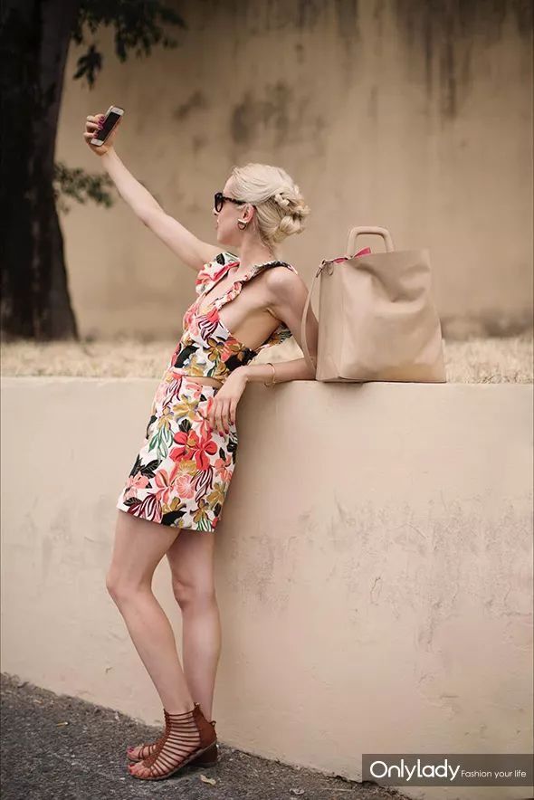 我最喜欢你什么样子?穿连衣裙的样子!