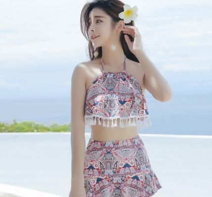 美丽的小姐姐身穿泳衣!展现出韵味十足的小性感!惹人喜爱!