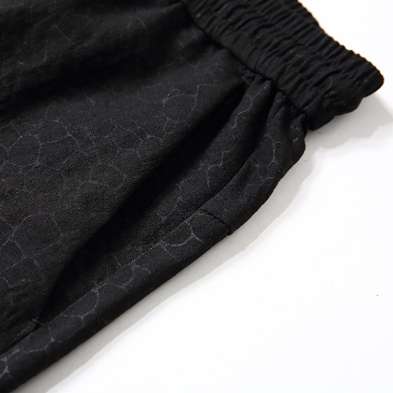 越来越多男人不穿牛仔裤了!今年流行“男神裤”，十个男人九个爱