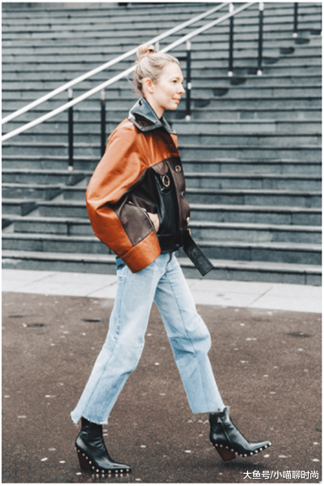  女生@你适合短靴还是长靴身高决定靴子的长度，150的女生适合第2种！