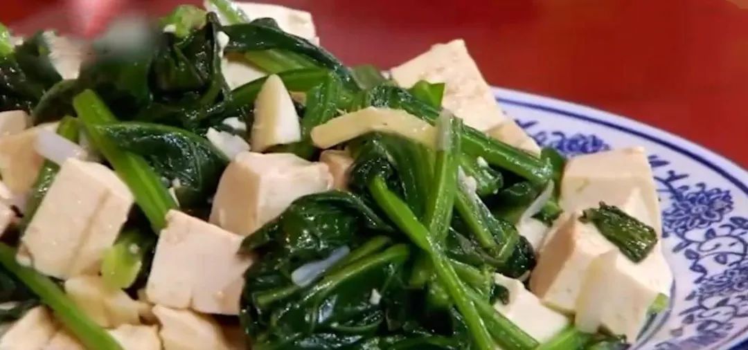  「化栓」菠菜配一物，成了化栓药、强心剂！春天吃最好，可惜很多人吃错