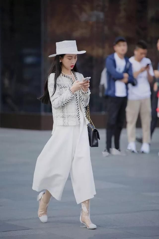  【抹胸】高跟鞋搭配抹胸裙，秀出女性的魅力时尚