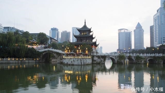 中国这趟运行时间最长的火车穿越省区最多, 跑完全程4天3夜谁坐过