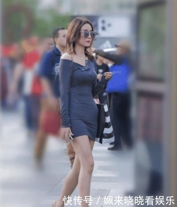  【迷人】紧身裙小姐姐, 真是魅力十足呢