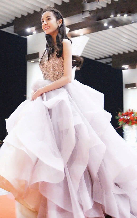 迪丽热巴简直是仙女啊!未修图竟比精修图还美，求修图师放过热巴