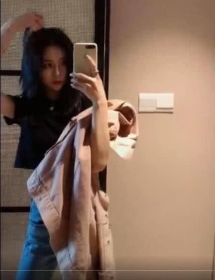 抖音小姐姐的“女友腹”火了！当衣服撩起，网友：我养你好吗？