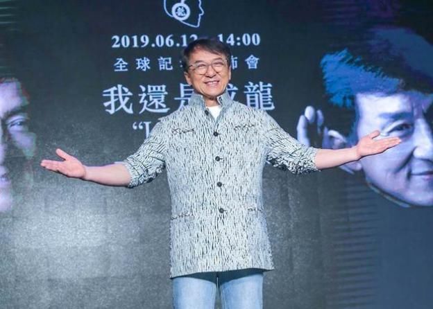 『 传患』本人辟谣:我非常健康,成龙被传患新冠肺炎遭隔离