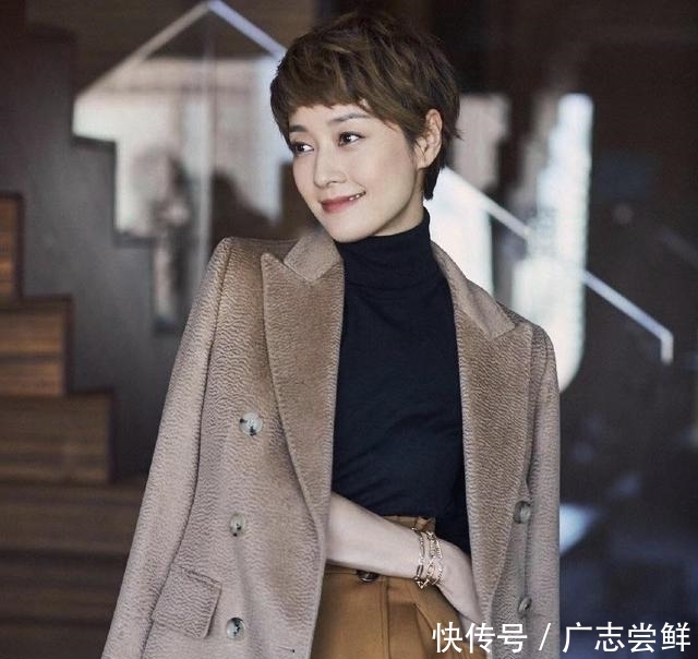  女人■马伊琍穿的“大衣”火了！内搭毛衣时髦又保暖，适合40岁女人