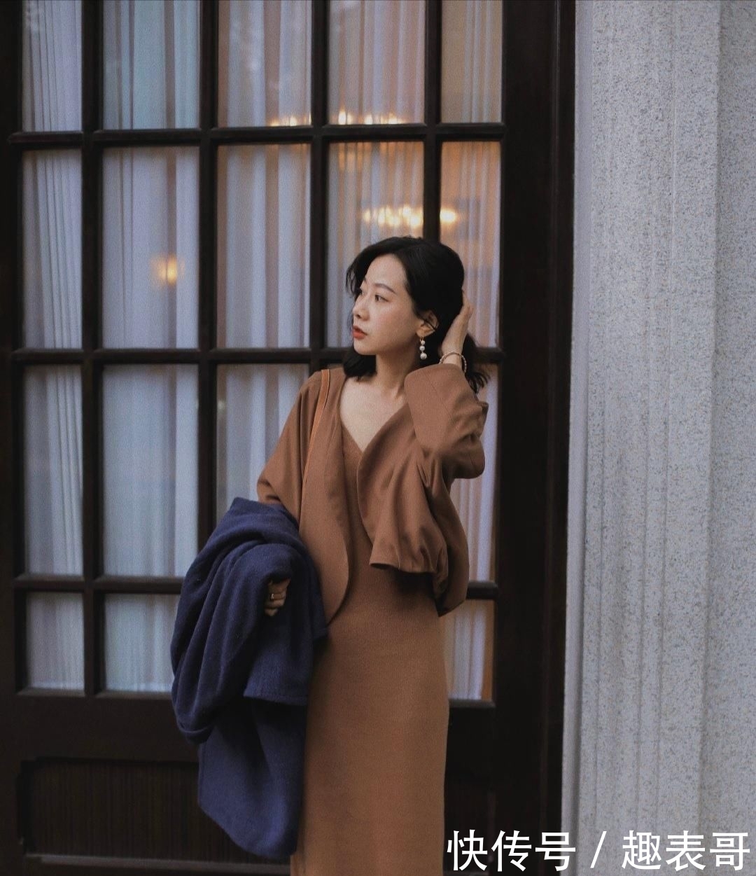 紧身衣:奔四女人想要穿出好气质,再别穿打底裤紧身衣,慵懒风时尚又减龄