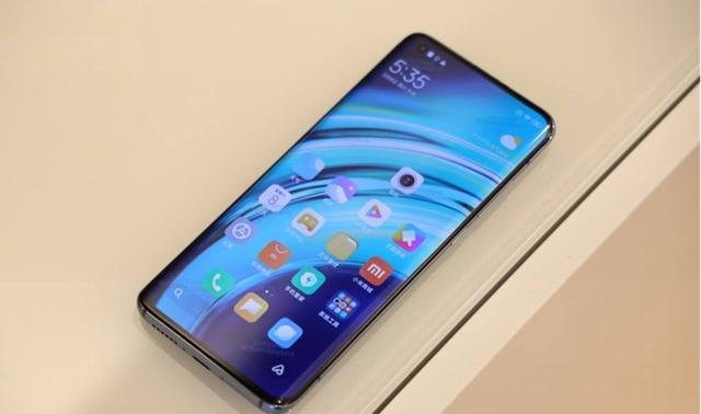  『硬件』用了一年iPhone XR突然换到小米10，亮屏之后差距太大了！