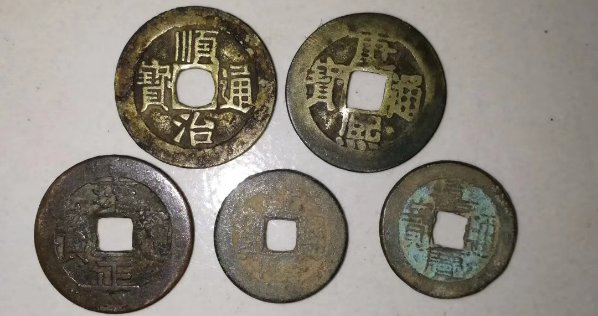  「屋梁」农村有人专门买旧房梁，一根100多，老农：这有啥用？答