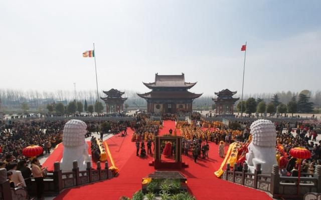 河南小城因一名考生出名，中国最大的寺庙出自这里，占地500亩