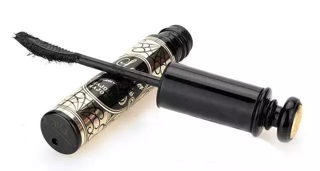 谁说戴眼镜一定丑?杨幂、倪妮的时髦眼镜妆3分钟就学会!