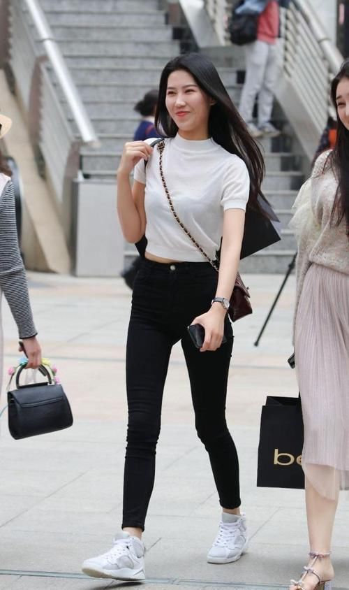  【感觉】青春时尚显青春活力，给人一种优雅气场，魅力十足让人过目不忘！