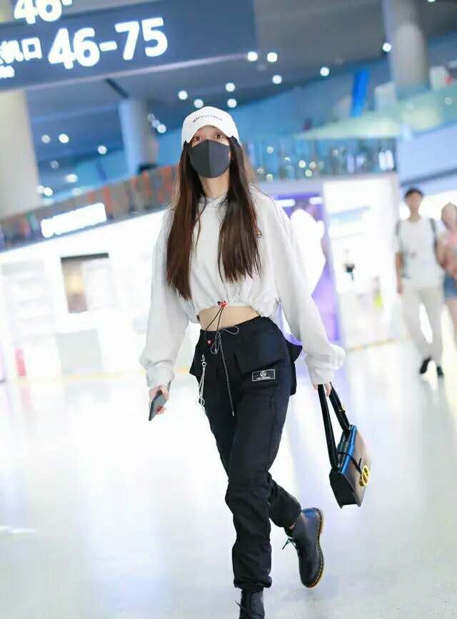  女人■不要被少女感“绑架”，30岁+的女人大胆的穿，越“撩人”越美丽
