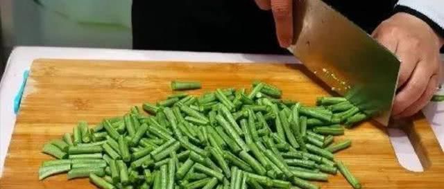  下饭@简单几个步骤，家常腊肠炒豆角，酱香好下饭