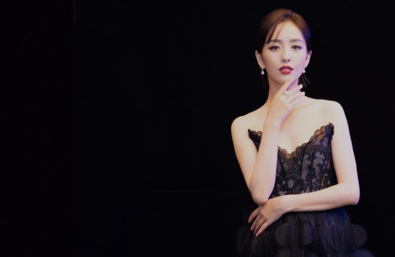 厨艺还■佟丽娅直播做南瓜羹失败，晒之前做出的成品证明厨艺