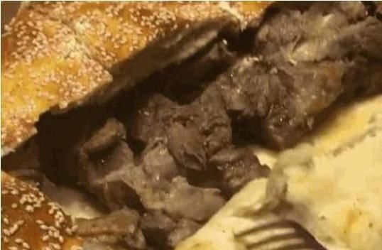 川藏线上300元买烤羊腿，却端出一个面包，正想发怒，结果尴尬了