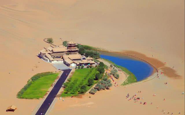 中国这片沙漠有一潭泉水，几百年来没有干枯，水从哪来的？