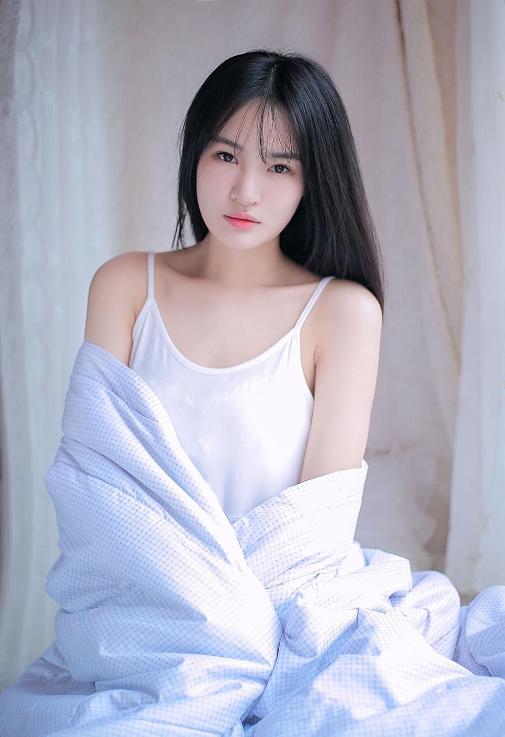 白衬衣美女妩媚风情惹火性感写真