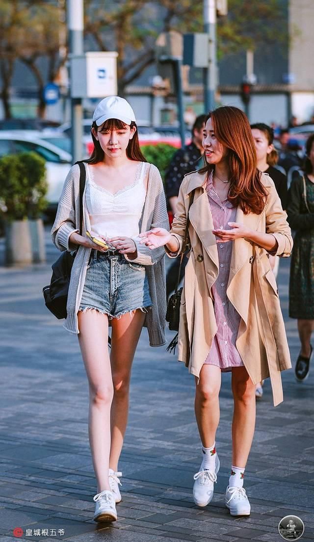 「女性」街拍：时尚美女们的穿搭，百搭不挑人，适用于大部分女性穿着