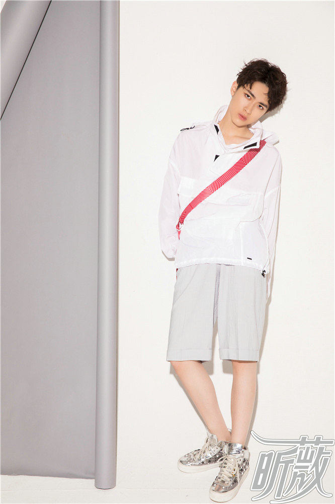 张逸杰复古运动风写真撩爆少女心