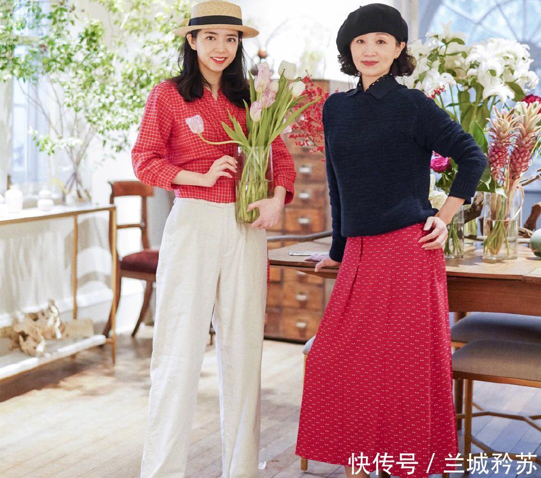 气质:突然发现今秋流行“薄毛衣”,40岁女人穿,美得无懈可击!