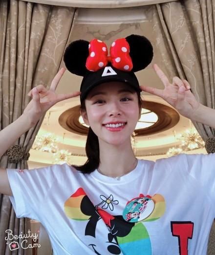 王思聪绯闻女友晒旧照疑回应整容传闻:矫什么情，作什么死!