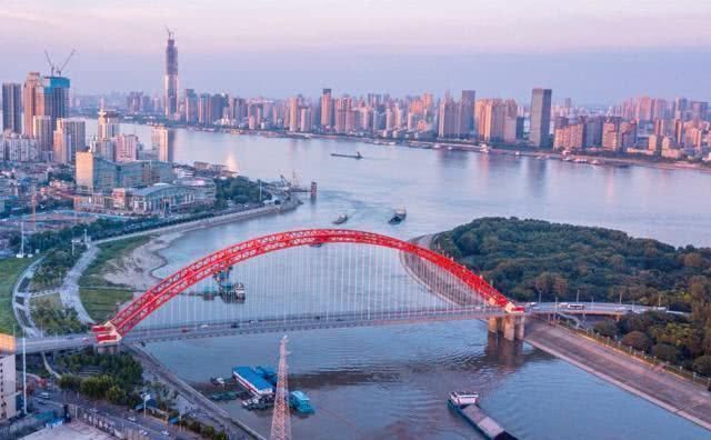  #融合#汉江到底有没有流过荆州，为何不与长江水融合？地理老师