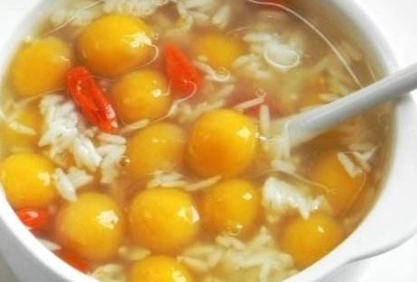 『白淡斑』它是穷人的阿胶,女性经常吃,美白淡斑,皮肤更水润气色更好