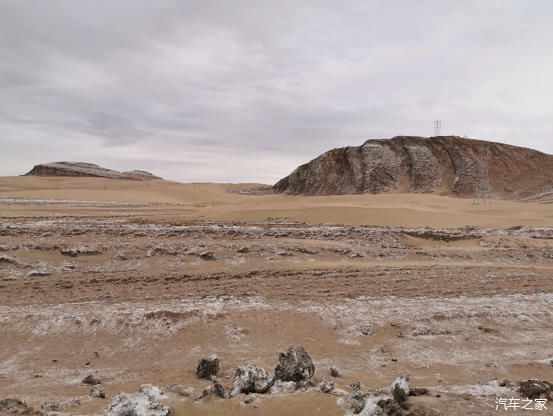 万里西游川甘青新第16天穿越大柴旦盐碱荒漠无人区游水上雅丹