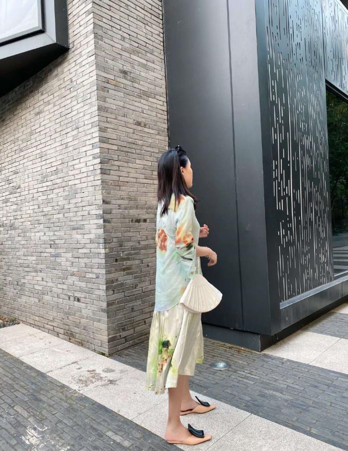 「连衣裙」街拍:复古版连衣裙,让你美美哒。