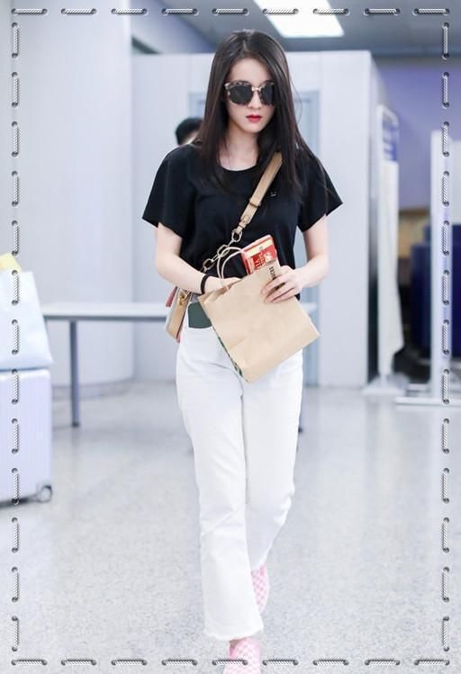 同穿白色长裤:178刘雯竟输165张雪迎?网友:看脚下鞋子我懂了!