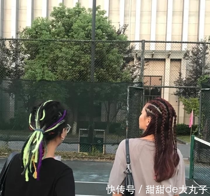  #影响#这款发型很多女生都爱扎，难怪发际线上移，发质也越来越差！