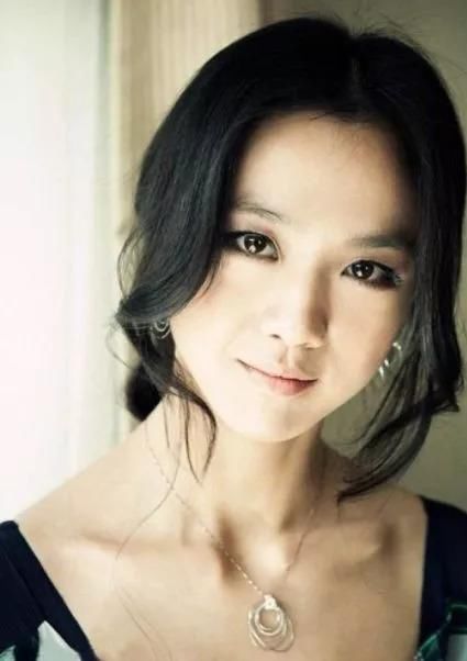 女神汤唯带宝宝首次曝光！网友：41岁还敢这么素颜出镜，也就她了