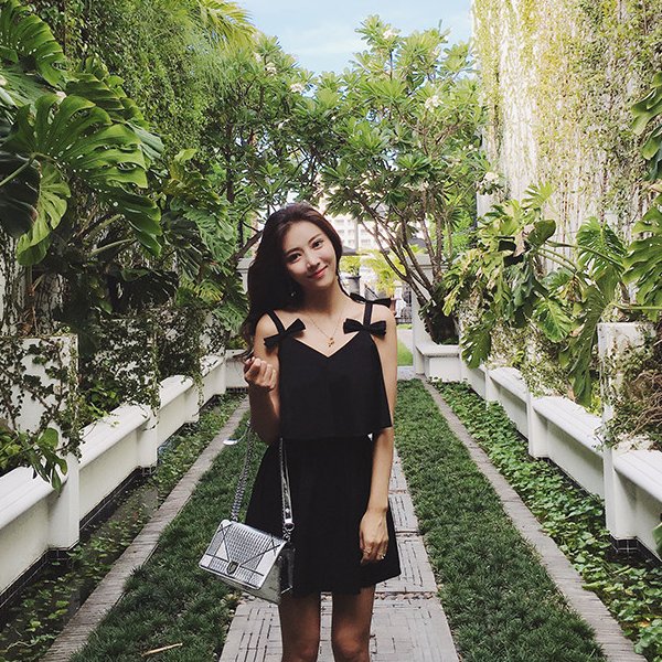 今年新款吊带裙一上市，老婆就把阔腿裤套装都扔了，减龄有女人味