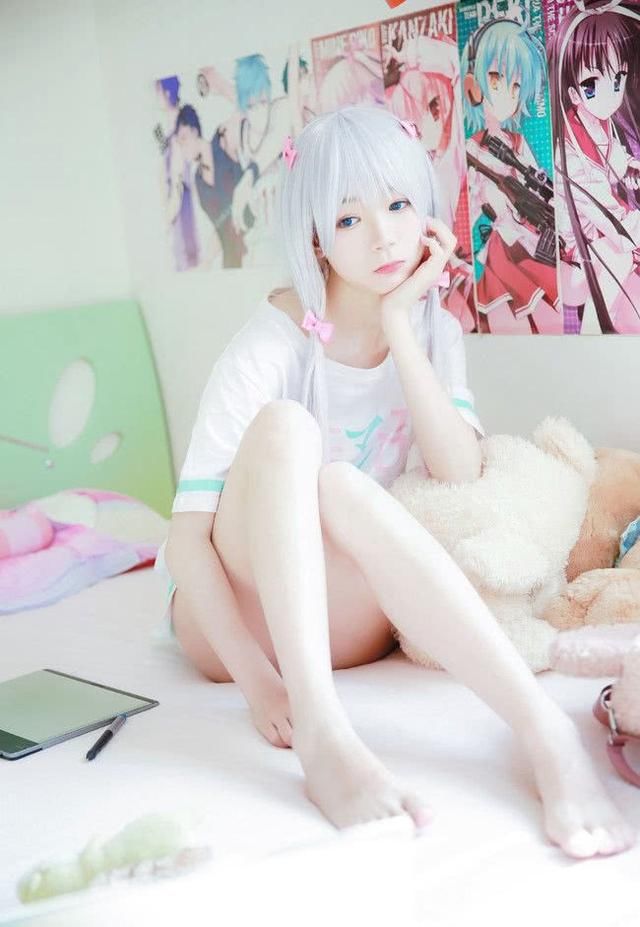 呆萌小姐姐的和泉纱雾cos：裸足美腿，足控福利！