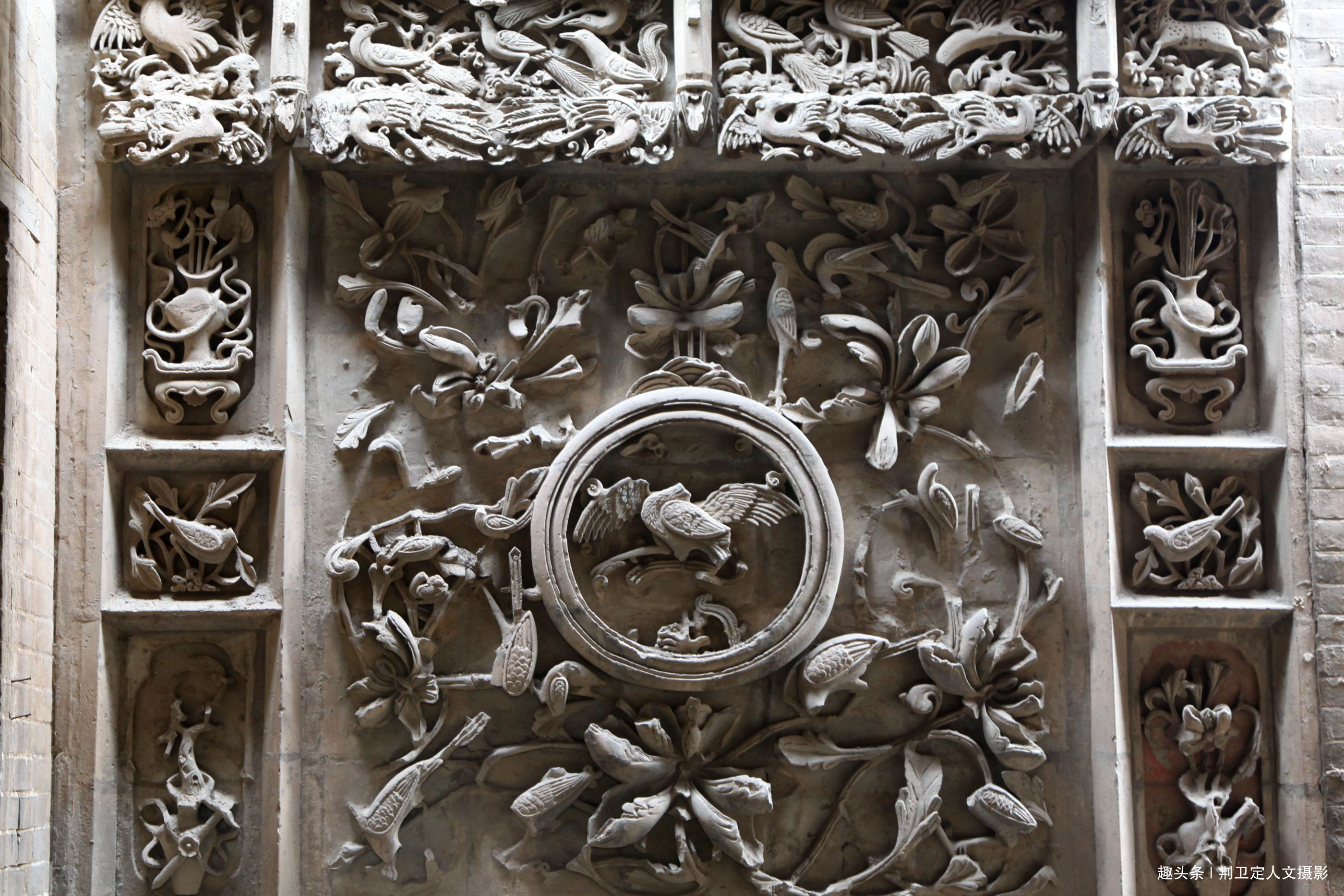 8旬老人居住200年豪宅，砖雕“百鸟朝凤”精美，看看啥样