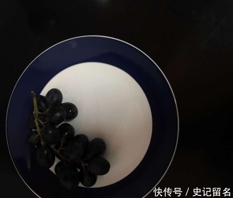 评:孤独这个词太孤独了,它连反义词都没有