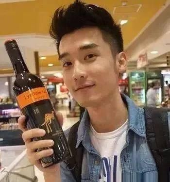  清爽■男生无刘海短发，刻字发型VS狼奔飞机头