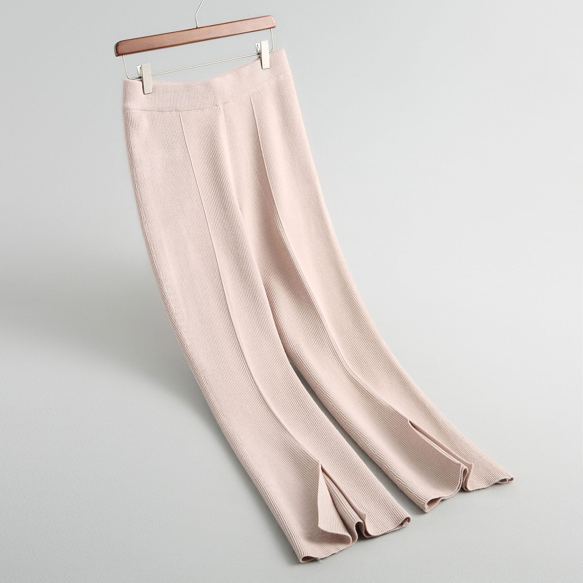 老婆去北方出差回来，就把旧裙子都扔了，穿上这些，别说还真洋气