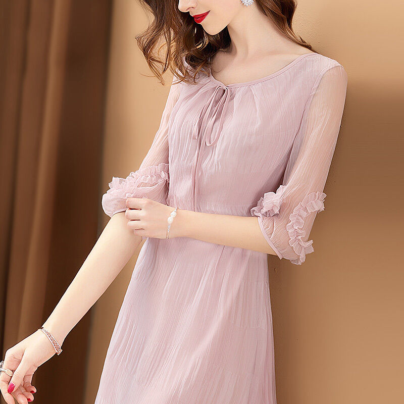 又上市一种“流氓裙”，遮肉显高，性感有女人味，贼适合矮个子