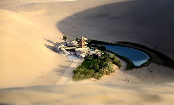 中国的“沙漠第一泉”，人工注水18年，自然景观成为了人工湖？