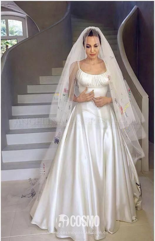 时髦办｜这位法国造型师穿衬衫结婚了，让我想起了赫本的头巾