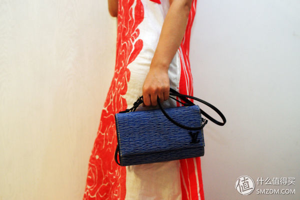 坡县入手，据说是断货配色的LV Clry手袋