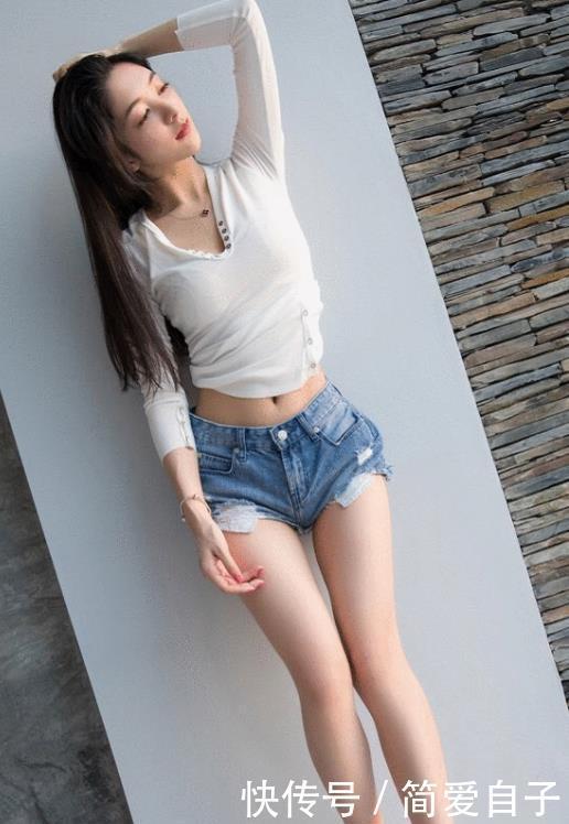 「精致」精致高贵美女小姐姐,很有聪慧气息,显得很有自信!